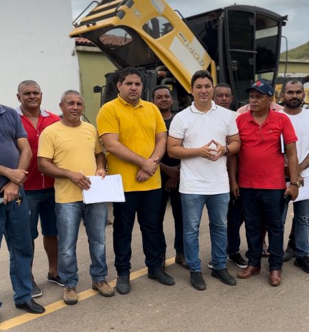 Prefeito Aderson Filho realiza vistoria na frota municipal de Socorro do Piauí